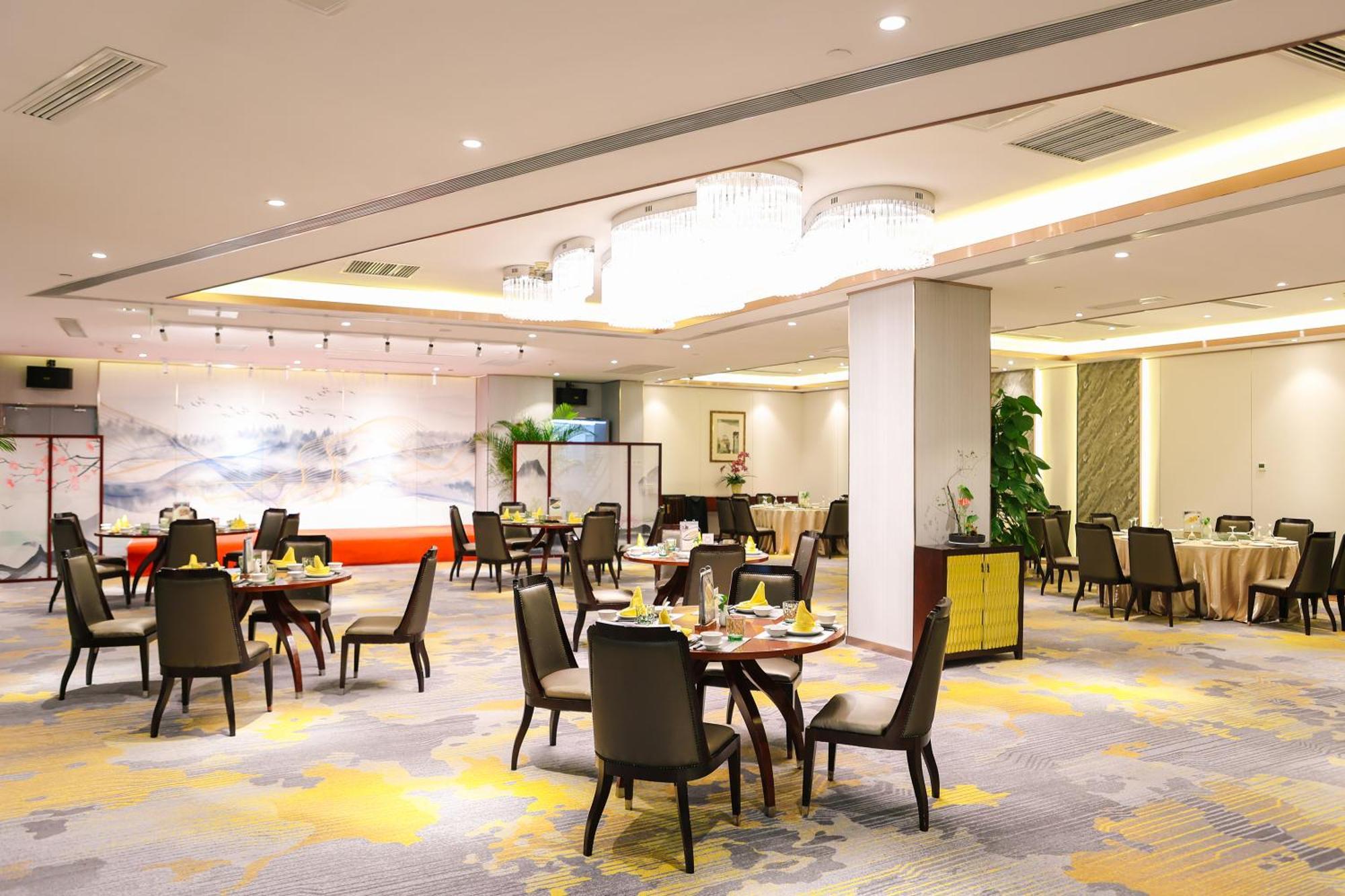 Wuhan Jin Jiang International Hotel Buitenkant foto