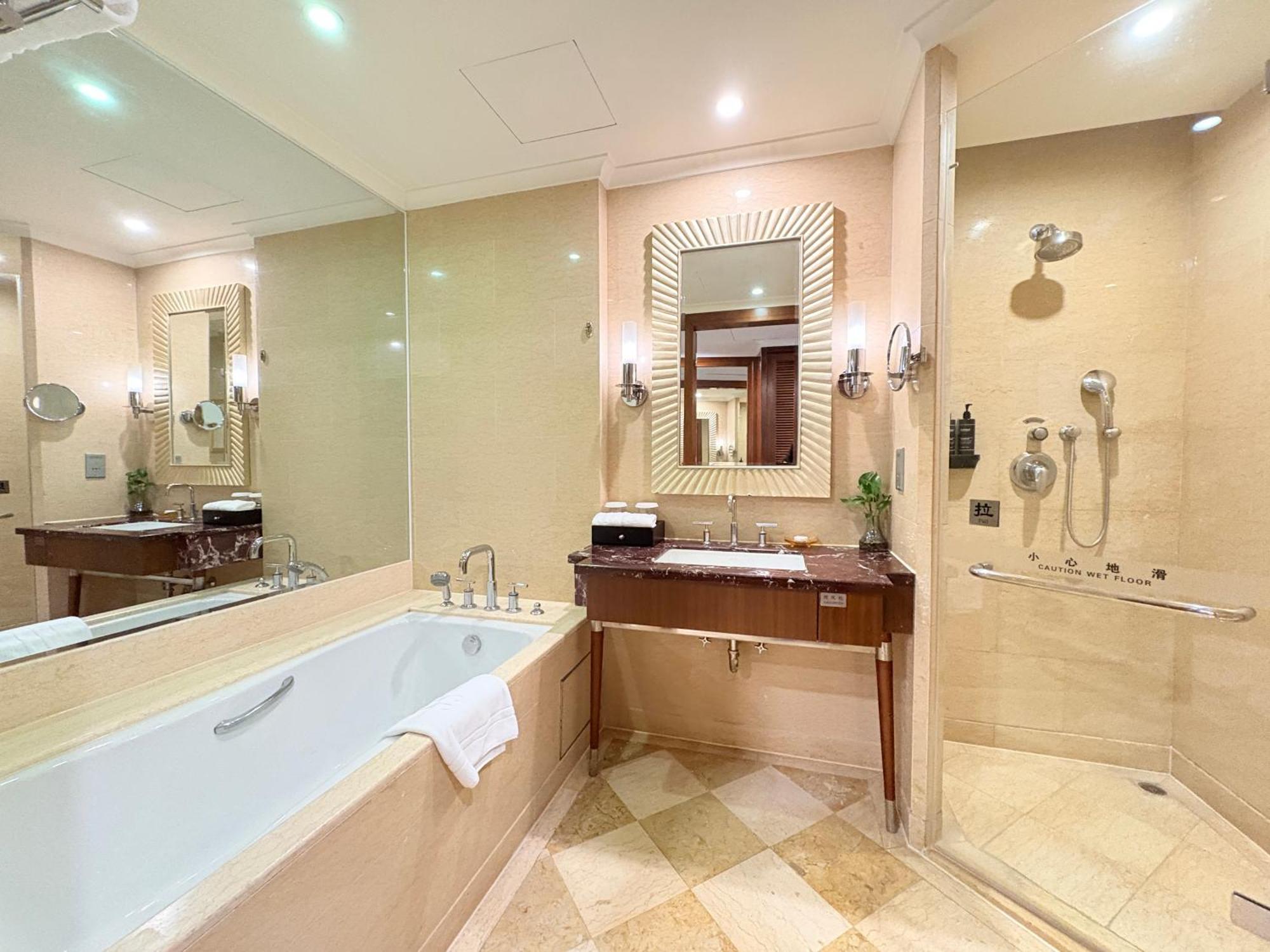 Wuhan Jin Jiang International Hotel Buitenkant foto